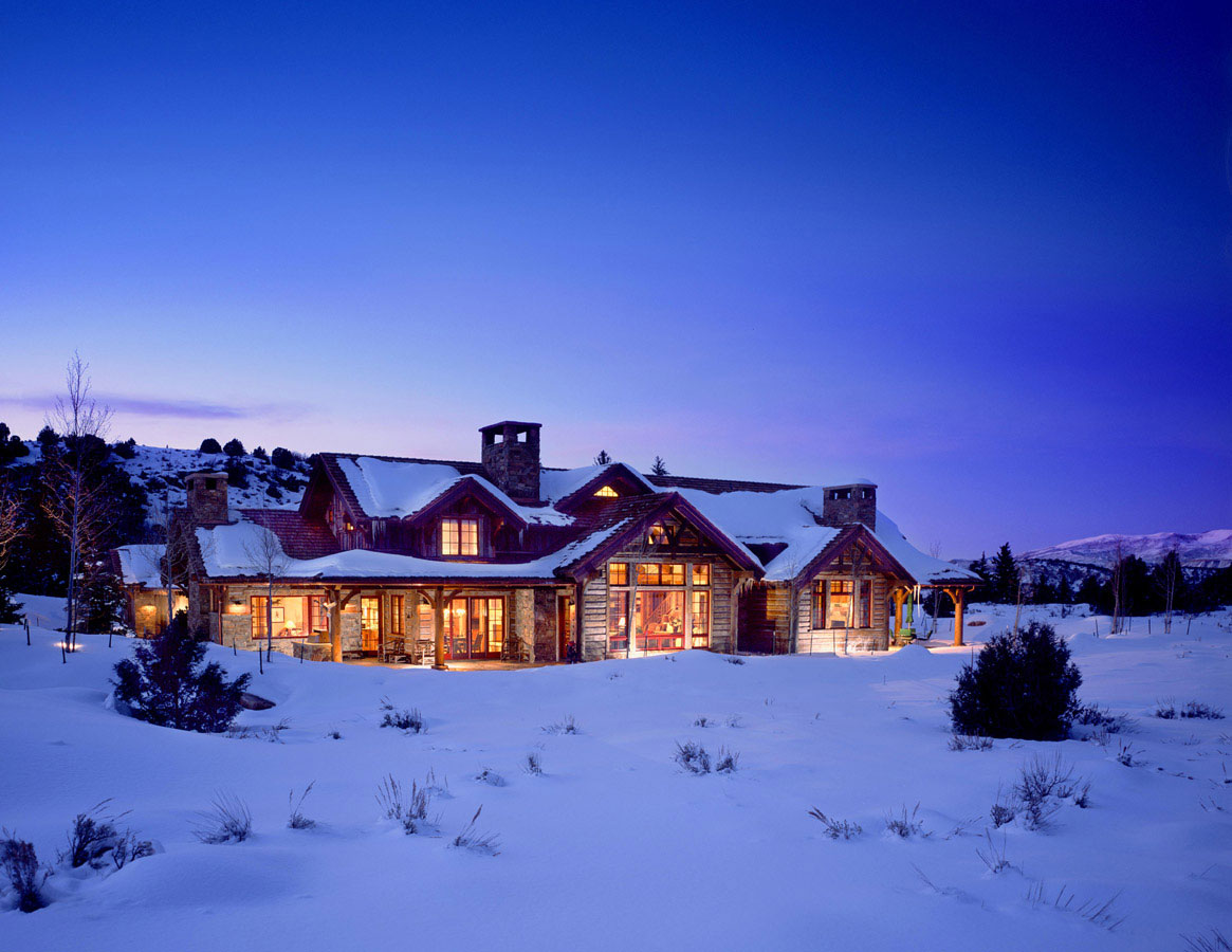 Rugged Lodge – Exterior Snow