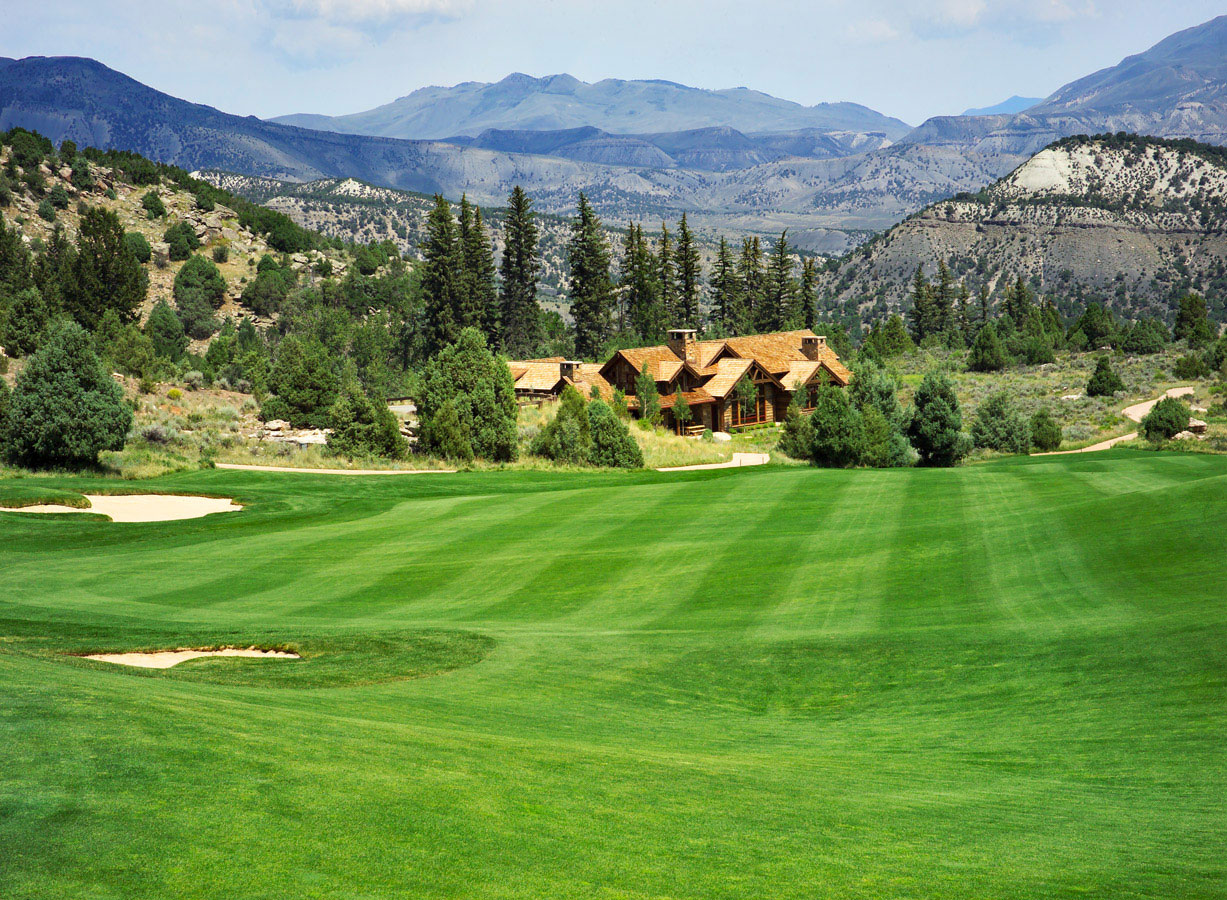Rugged Lodge – Exterior Golf Course